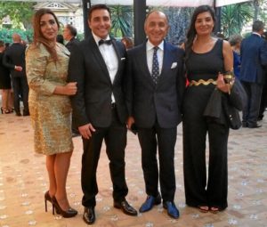 José Borrego, acompañado por varios de sus hijos en la gala de entrega de los Premios, celebrada en el Hotel Alfonso XIII de Sevilla. 