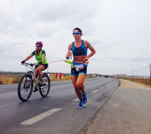 Carmen Peralta, ganadora del Iberman en la categoría femenina, en pleno esfuerzo.