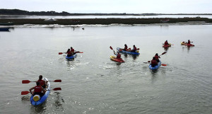 Un descenso del río Piedras en kayak, actividad de de los 'Sábados Deportivos' de Islantilla.