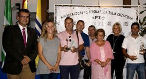 Los ganadores y organizadores del certamen fotográfico.