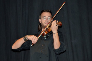 Paco Barrera, al violín.