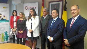 Manuel García Félix en un encuentro en Bruselas con el Presidente de la Cámara Oficial de Comercio de España en Bélgica y Luxemburgo, Juan Rodríguez-Villa, y su Secretaria General, María Catalán.