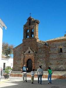 La carpa estará situada tras la iglesia.