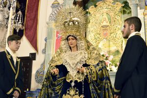 Nuestra Señora de la Caridad bajo el Simpecado de la Hermandad del Rocío