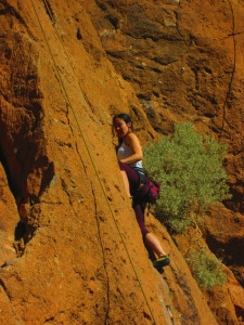 María es muy aficionada a la escalada.