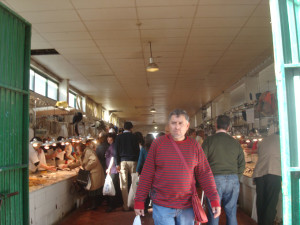 Puerta de entrada a la zona del pescado en el antiguo mercado.