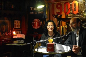 El libro ha sido presentado en el bar 1900. / Foto: Manuel González Flores.