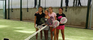 Las parejas campeonas y subcampeonas en el torneo celebrado en Antequera.