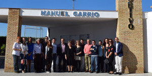 El nombre de Manuel Garrío ya luce en el polideportivo de Hinojos.