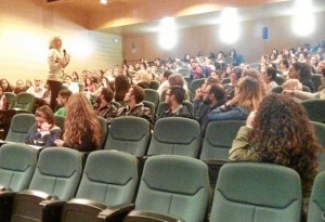 Neira mantenía un encuentro esta semana con los alumnos de Trabajo Social de la Onubense.