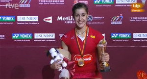 Carolina Marín, feliz tras conquistar el Open de Hong Kong. / Foto: Captura TV.