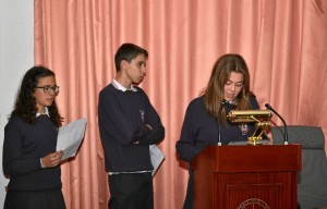 Algunos niños del Colegio Francés, donde estudió Garrido Palacios, leyeron fragmentos del libro. / Foto: Pablo Sayago.