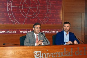 El Rector de la Onubense destacó el papel de las universidades en su aportación al desarrollo de iniciativas que contribuyan a dar respuesta a los problemas de la sociedad./ Foto: Cinta García.