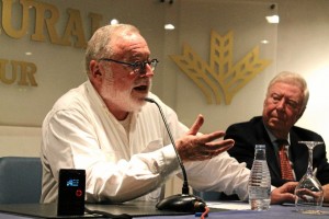 ‘La vida en la ciudad del siglo XXI’ fue el título de la conferencia impartida por Fernando Savater. 