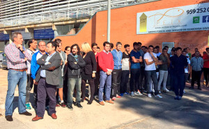 Personal deportivo y no deportivo del Recre, durante una protesta.