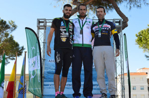 Podio masculino de la prueba celebrada en El Portil.