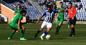 Arthuro no pudo concluir el partido debido a una lesión por una entrada de Súper. / Foto: Josele Ruiz.