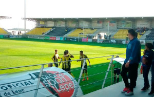 Los jugadores del San Roque celebran el primer gol, obra de Lolo. / Foto: @SanRoqueLepe.