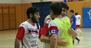 Los jugadores palmerinos celebran una de los goles.