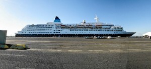 El crucero ha traído a unas 1.000 personas a Huelva.