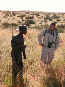 Galán aprendió técnicas ancestrales de rastreo con los bosquimanos.