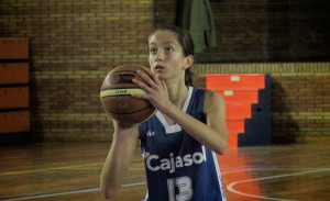 Lucía Cruzado, una alero alta con buen manejo de balón.