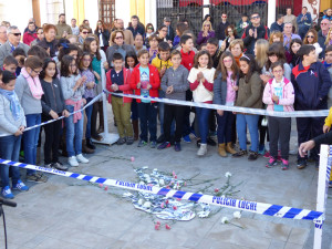 El acto en Moguer se ha celebrado en la plaza del Cabildo.