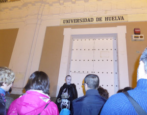 Los participantes pudieron entrar de noche en el campus de La Merced.