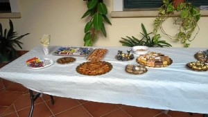 Los incitados han recibido un desayuno con dulces típicos de la provincia.