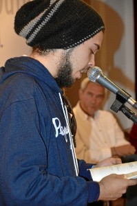 Adonai Segura durante el evento literario. 