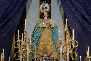 La imagen procesional de la Inmaculada ha presidido el templo durante su novena