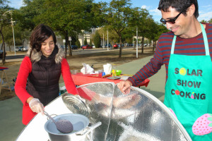 Cocinando con energía solar.