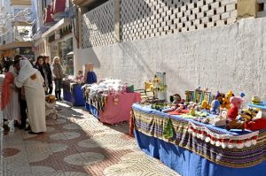 Artesanos se instalan por las calles del centro. 