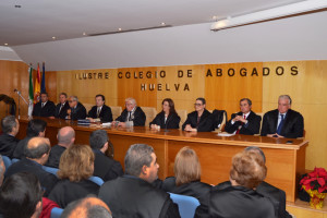 El acto ha tenido lugar en la sede del Colegio onubense. / Foto: Pablo Sayago.