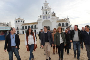 Los populares han visitado la aldea de El Rocío.