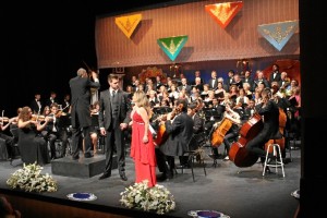 Imagen de la última actuación que hicieron juntas las corales de La Palma, Paterna y Sevilla con la Orquesta Joven Onubense, el pasado mes de junio.