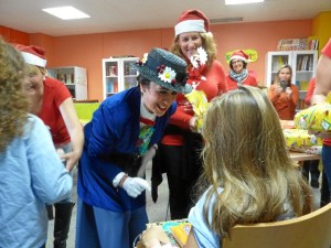 Los más pequeños han recibido la visita de los actores del popular musical ‘Mary Poppins'.