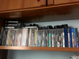 Los videojuegos son su hobby desde niño, por ello tiene una extensa colección.