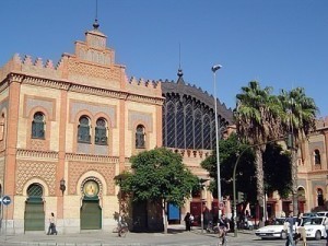 La antigua estación de ferrocarril de Plaza de Armas de Sevilla también se hizo en estilo neomudéjar.