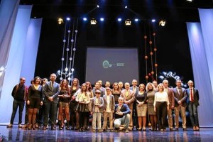 Foto de familia de todos los premiados en la Gala del Deporte de Moguer.