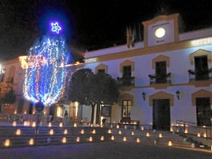 Plaza beasina con la decoración navideña.