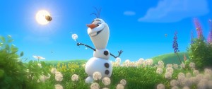 El muñeco ganador trata sobre Olaf, el personaje de la película Frozen.