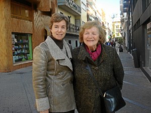 La presidenta, Blanca Romay, y la secretaria de AMO, Cinta Monsalvete.