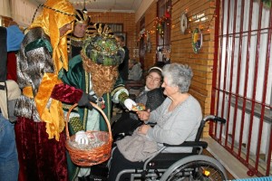 Visita de los Reyes Magos a las residencias de mayores. 