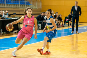 Rosó Buch, jugadora del CB Conquero, en un lance del partido ante el Cadí La Seu. / Foto: www.encancha.com.