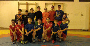 Alumnos del Club de Lucha El Campeón con sede en Cartaya. / Foto: luchaelcampeon.com.