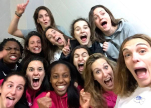 Las jugadoras del CB Conquero muestran en twiter su felicidad tras ganar en La Seu. / Foto: @CBConquero.