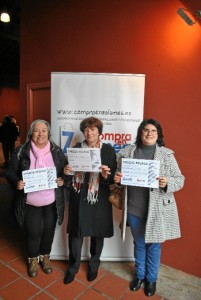 Tres de los ganadores de los cheques regalos en Zalamea.