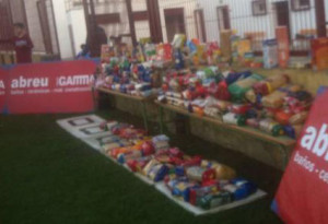 Los alimentos recogidos durante la campaña solidaria.