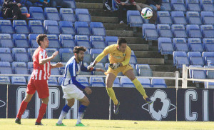 Una de las novedades albiazules fue la presencia del joven Arturo bajo los palos. / Foto: Josele Ruiz.